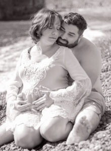 Photo de grossesse poétique en extérieur – Grasse