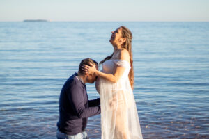 Photo de grossesse poétique en extérieur – Grasse