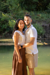 Shooting couple en extérieur à Grasse – lumière naturelle