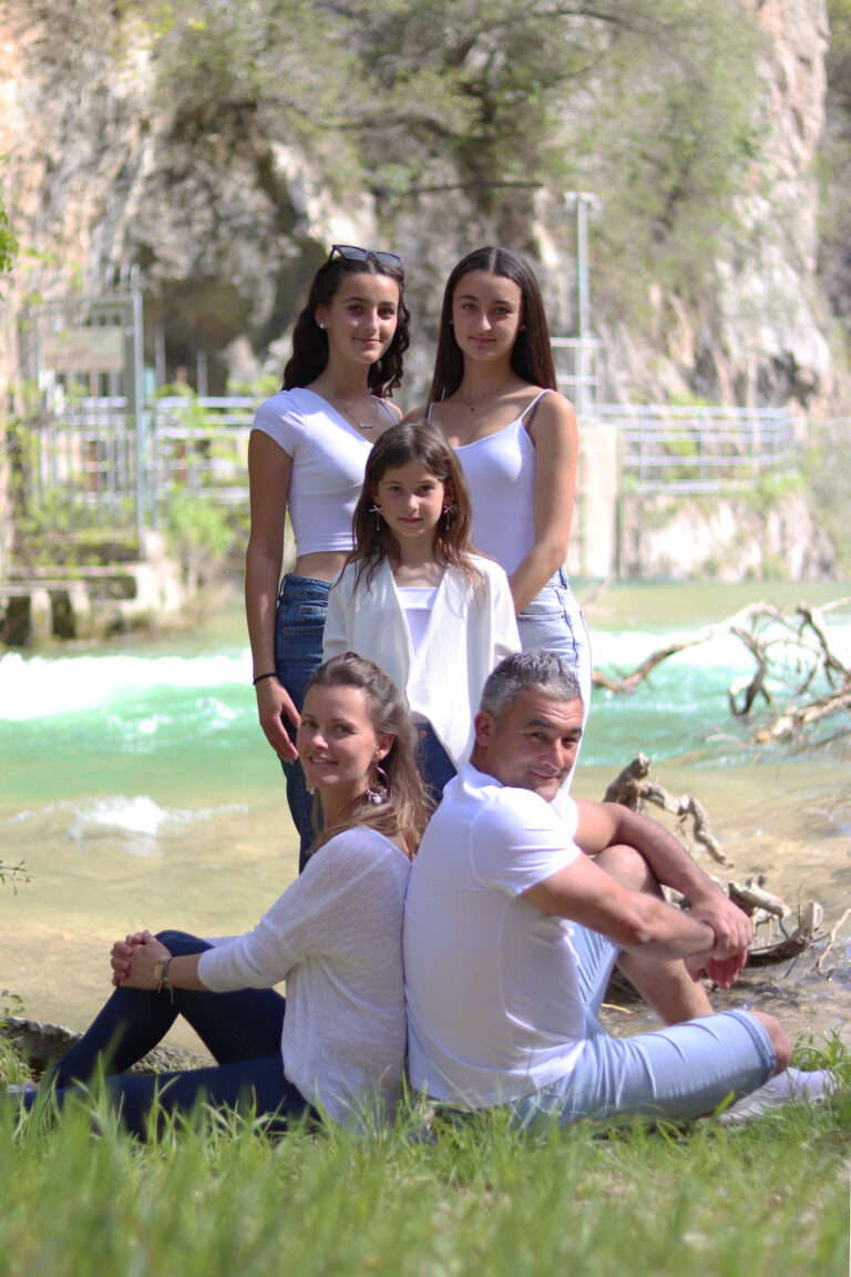 Photographe famille à Grasse – souvenirs au bord de l’eau