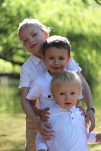 Portrait d’enfants en famille – séance photo à Grasse