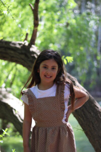 Portrait enfant en extérieur à Grasse – séance photo naturelle