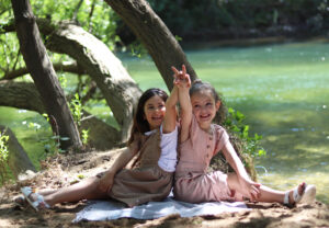 Séance photo famille à Grasse – moments simples en extérieur